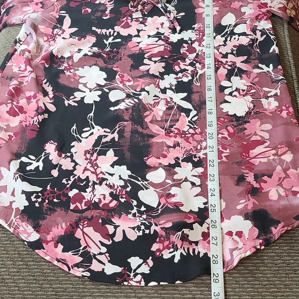 Quintessential Split Sleeve Blouse - Picture 12 of 14